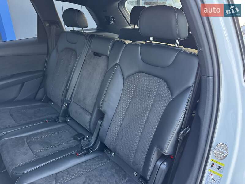 Внедорожник / Кроссовер Audi Q7 2017 в Ровно