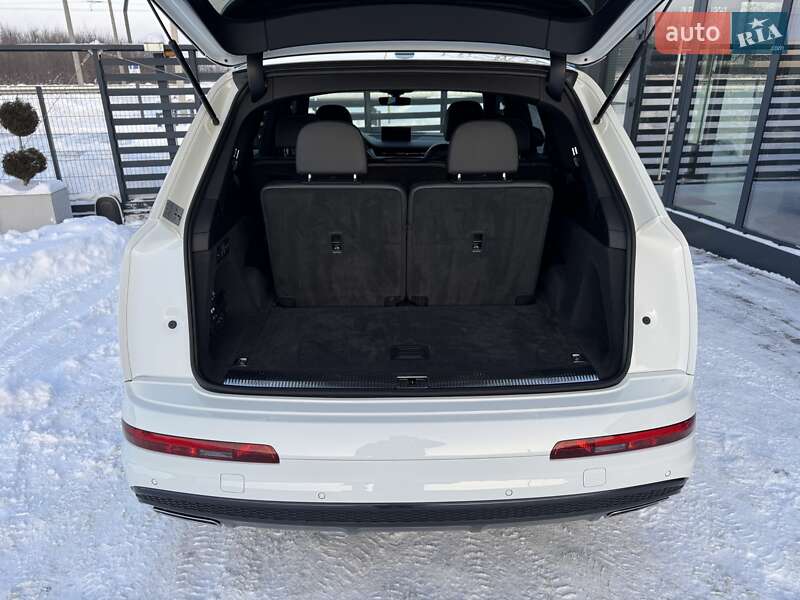 Внедорожник / Кроссовер Audi Q7 2017 в Ровно