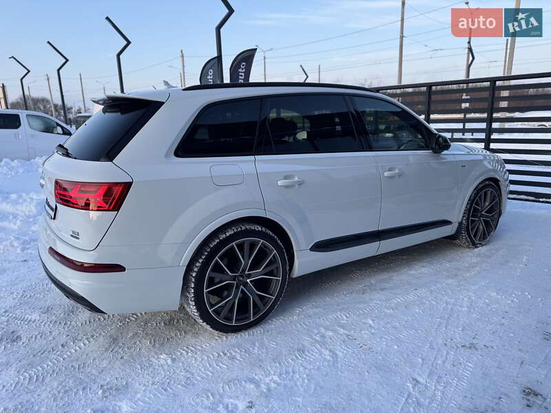 Внедорожник / Кроссовер Audi Q7 2017 в Ровно