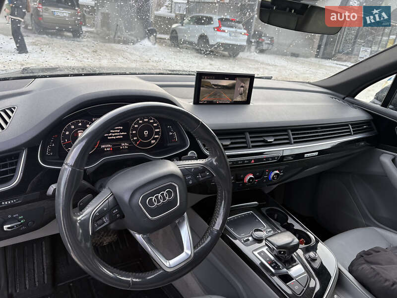 Внедорожник / Кроссовер Audi Q7 2017 в Новояворовске