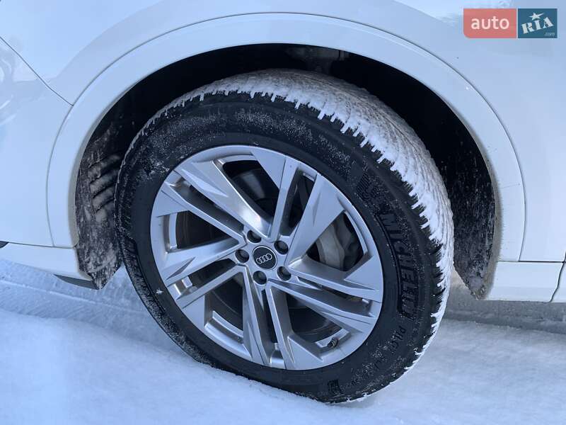 Позашляховик / Кросовер Audi Q7 2023 в Рівному