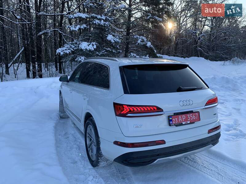 Позашляховик / Кросовер Audi Q7 2023 в Рівному