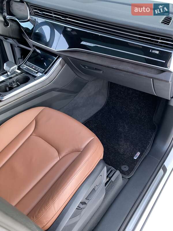 Позашляховик / Кросовер Audi Q7 2023 в Рівному