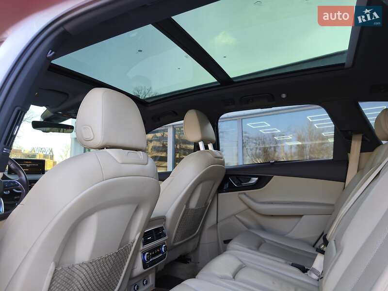 Позашляховик / Кросовер Audi Q7 2018 в Дніпрі