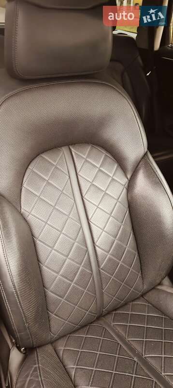 Внедорожник / Кроссовер Audi Q7 2015 в Новоднестровске