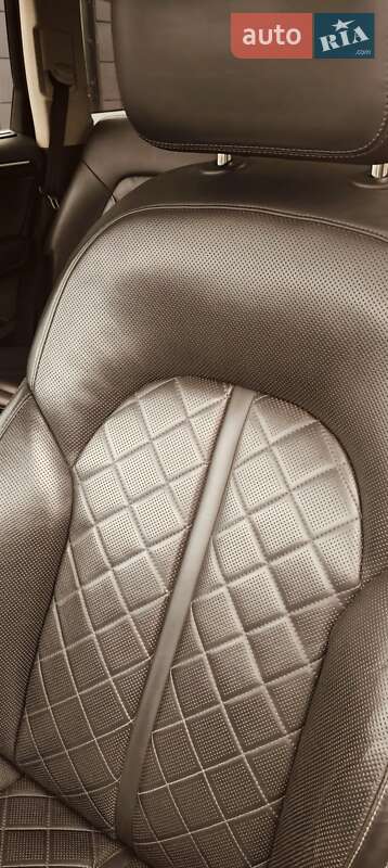 Внедорожник / Кроссовер Audi Q7 2015 в Новоднестровске