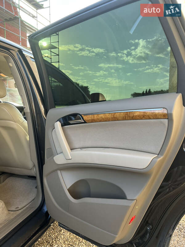 Внедорожник / Кроссовер Audi Q7 2006 в Черновцах