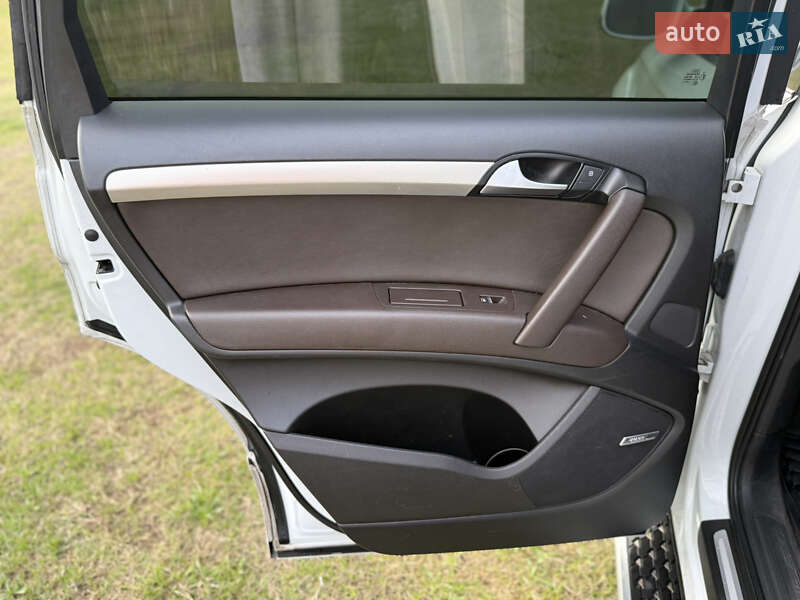 Позашляховик / Кросовер Audi Q7 2014 в Самборі