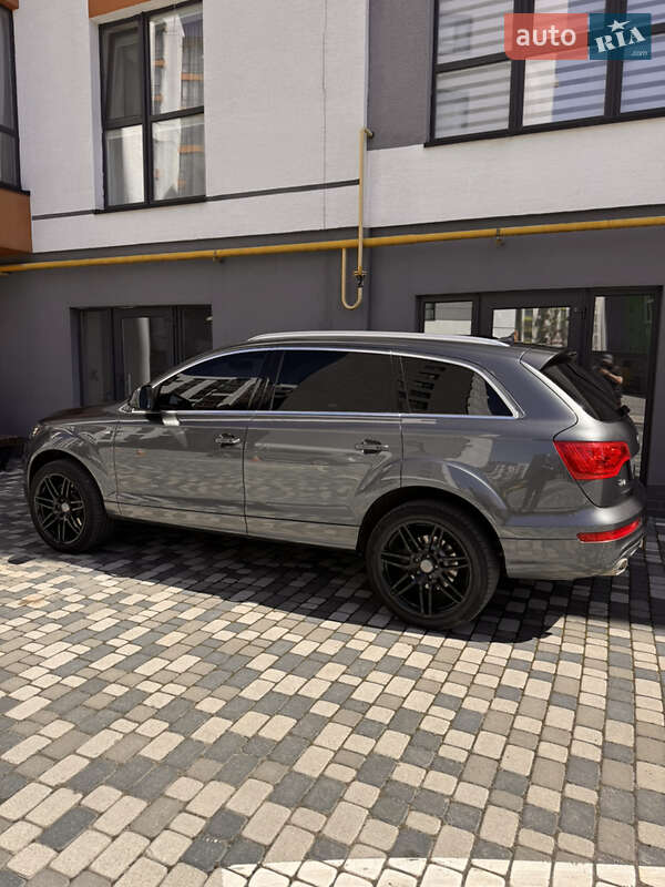 Внедорожник / Кроссовер Audi Q7 2013 в Черновцах