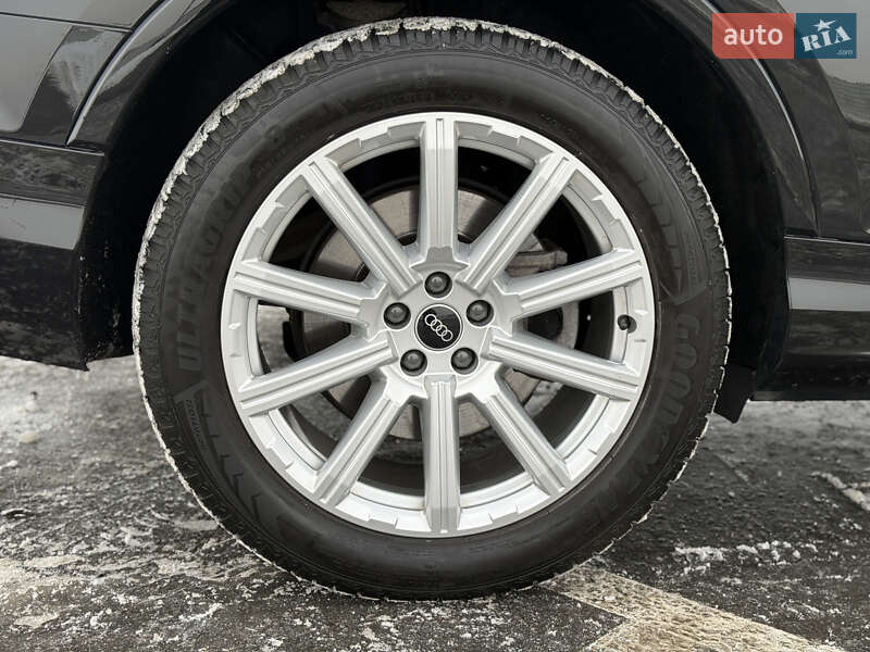 Позашляховик / Кросовер Audi Q7 2022 в Львові