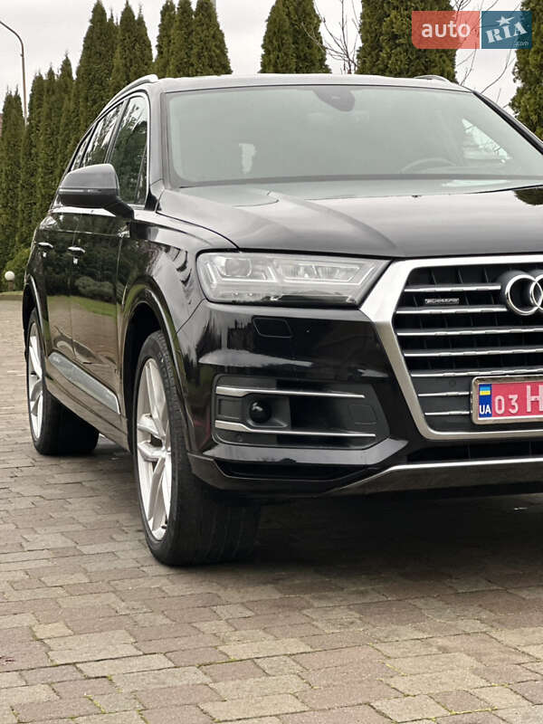 Внедорожник / Кроссовер Audi Q7 2017 в Сарнах