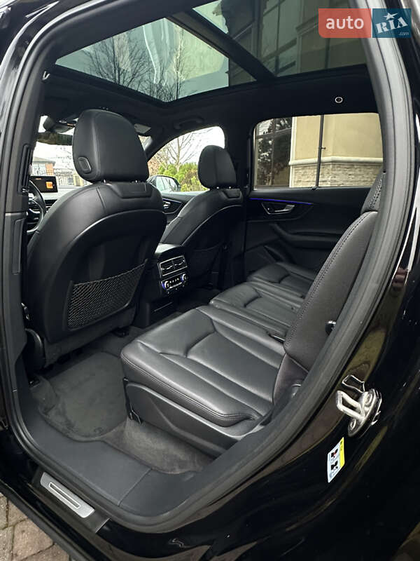 Внедорожник / Кроссовер Audi Q7 2017 в Сарнах