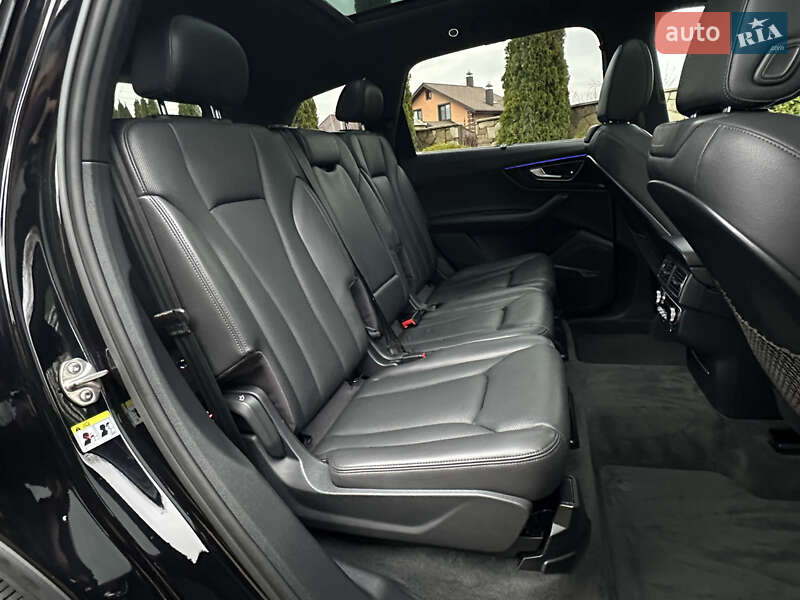 Внедорожник / Кроссовер Audi Q7 2017 в Сарнах