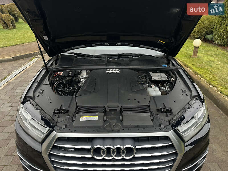 Внедорожник / Кроссовер Audi Q7 2017 в Сарнах