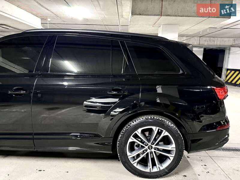 Позашляховик / Кросовер Audi Q7 2025 в Дніпрі