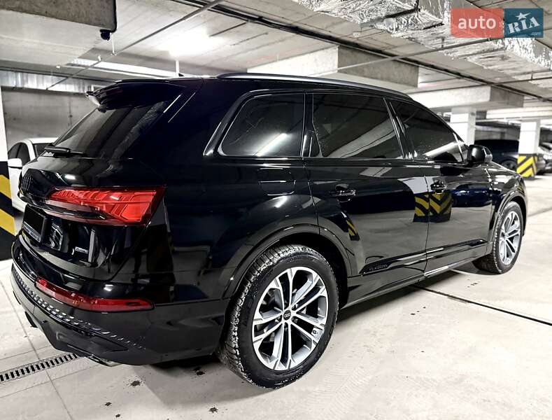 Позашляховик / Кросовер Audi Q7 2025 в Дніпрі