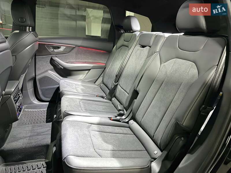 Позашляховик / Кросовер Audi Q7 2025 в Дніпрі
