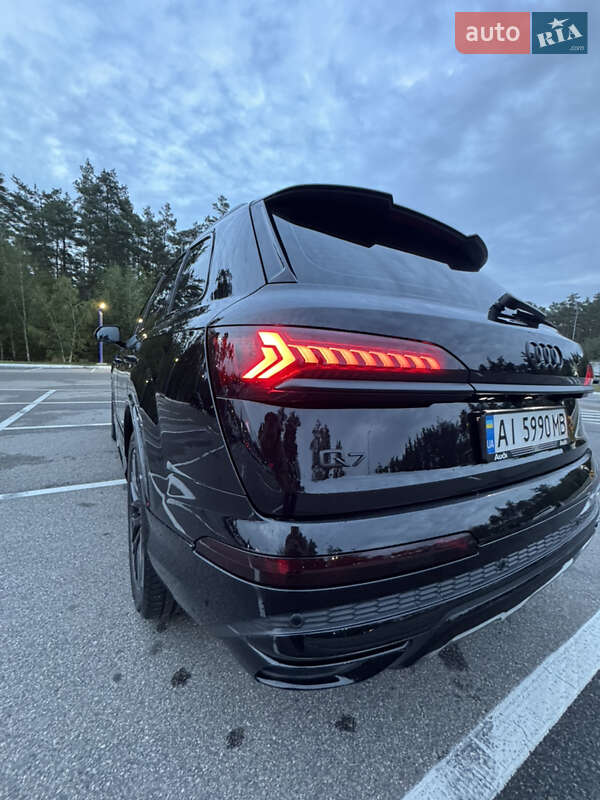 Внедорожник / Кроссовер Audi Q7 2020 в Киеве