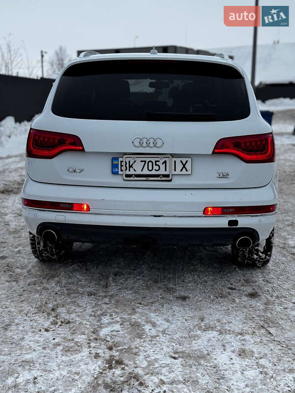 Внедорожник / Кроссовер Audi Q7 2015 в Сарнах