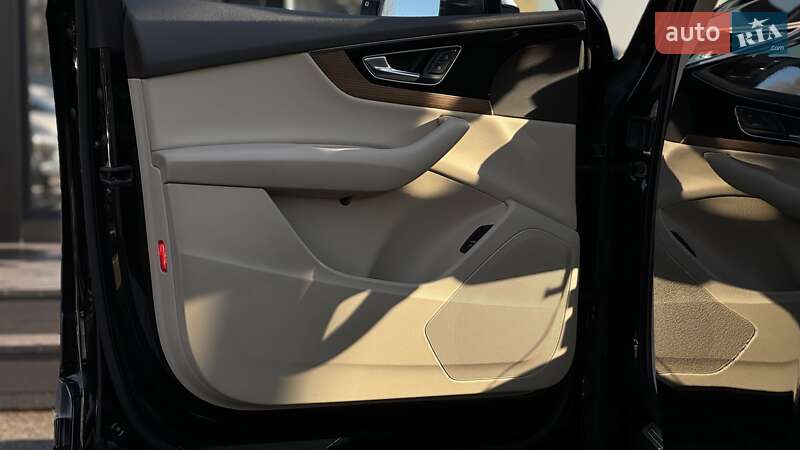 Позашляховик / Кросовер Audi Q7 2016 в Києві фото 11 Позашляховик / Кросовер Audi Q7 2016 в Києві