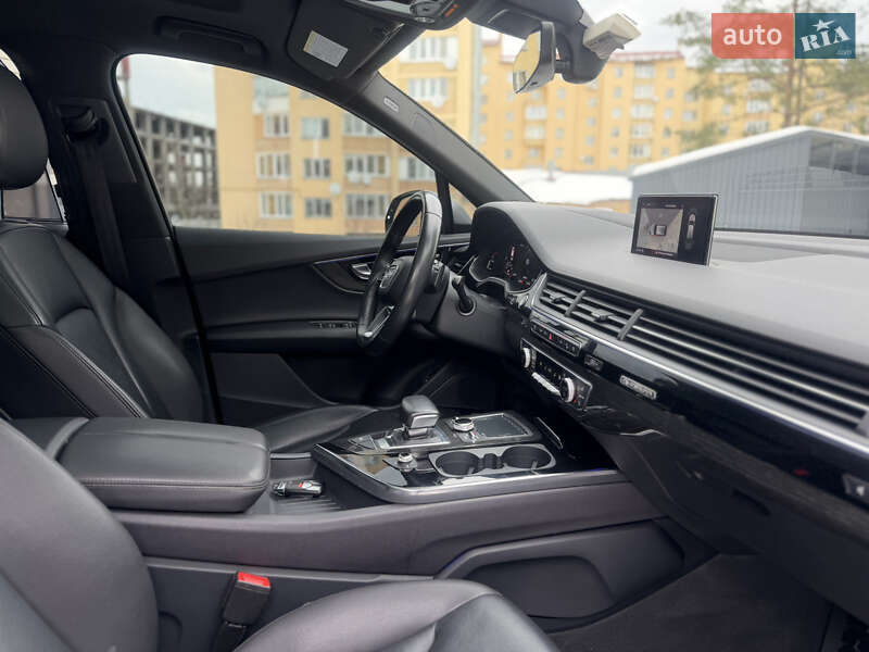 Позашляховик / Кросовер Audi Q7 2017 в Новояворівську