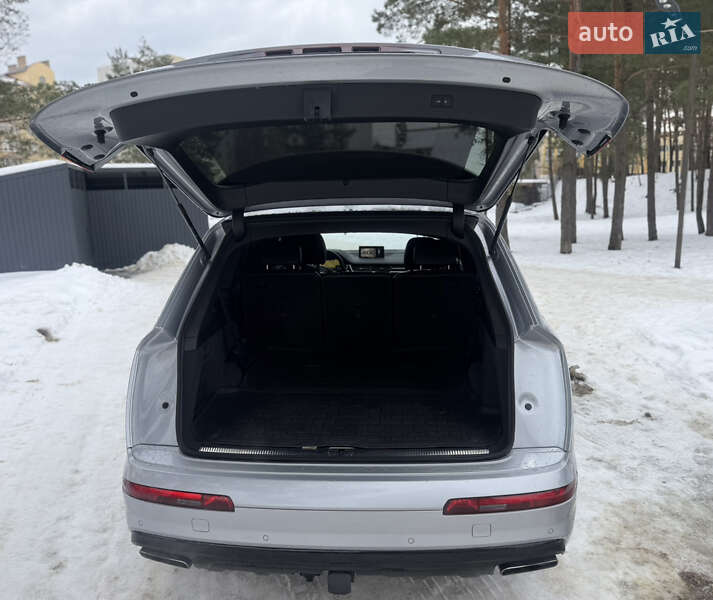 Позашляховик / Кросовер Audi Q7 2017 в Новояворівську