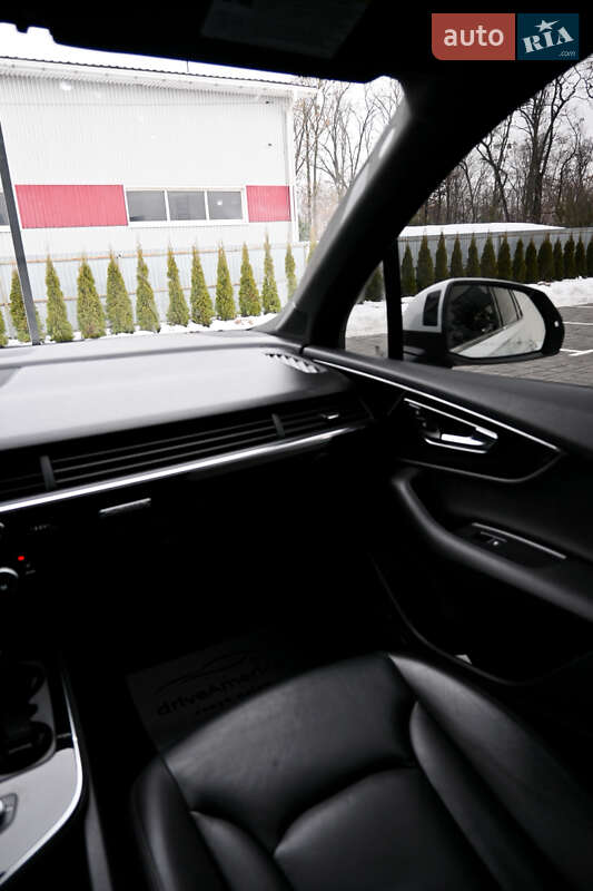 Внедорожник / Кроссовер Audi Q7 2017 в Луцке