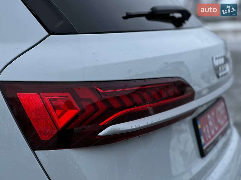 Позашляховик / Кросовер Audi Q7 2021 в Луцьку