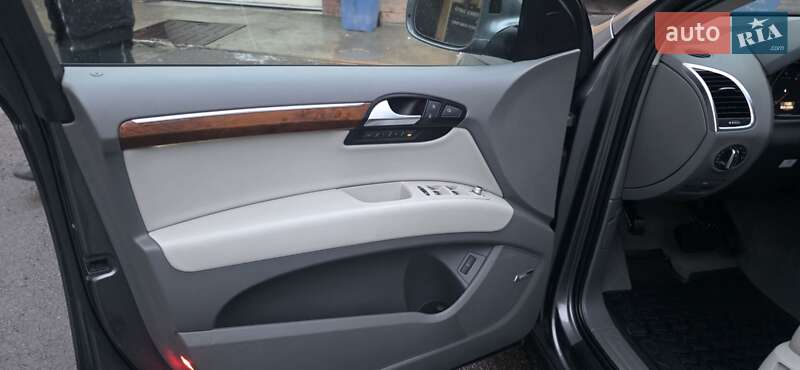 Позашляховик / Кросовер Audi Q7 2015 в Ужгороді