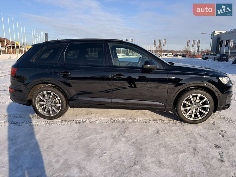 Позашляховик / Кросовер Audi Q7 2016 в Києві