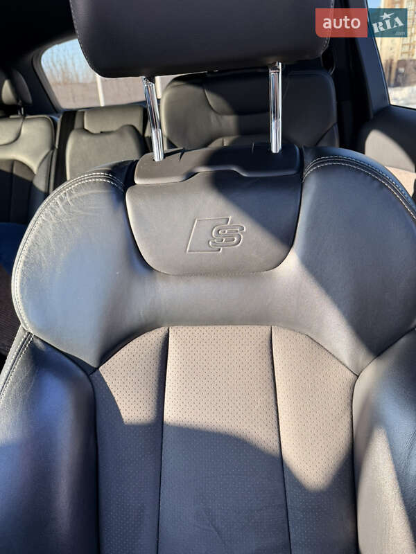 Позашляховик / Кросовер Audi Q7 2016 в Києві