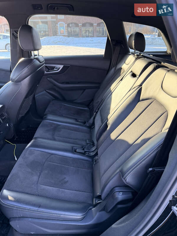 Позашляховик / Кросовер Audi Q7 2016 в Києві