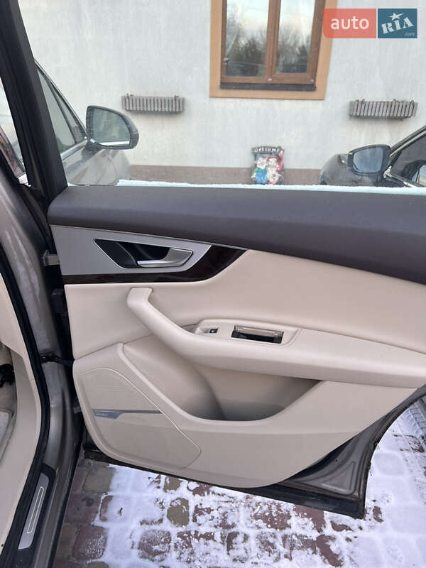 Позашляховик / Кросовер Audi Q7 2016 в Дніпрі