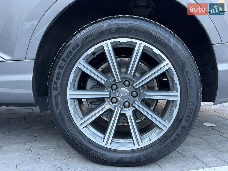 Внедорожник / Кроссовер Audi Q7 2015 в Ровно