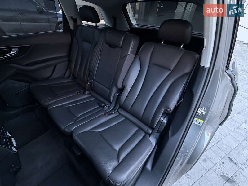 Внедорожник / Кроссовер Audi Q7 2015 в Ровно