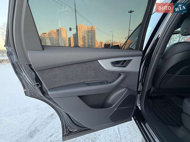 Внедорожник / Кроссовер Audi Q7 2025 в Киеве