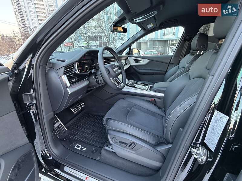 Внедорожник / Кроссовер Audi Q7 2025 в Киеве