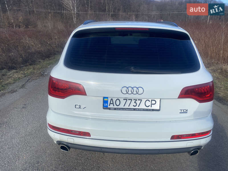 Позашляховик / Кросовер Audi Q7 2015 в Мукачевому