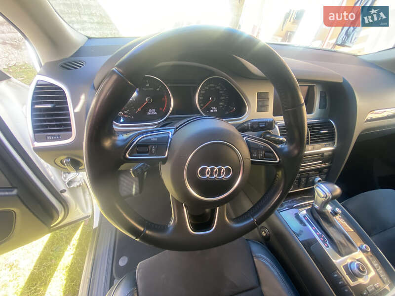 Позашляховик / Кросовер Audi Q7 2015 в Мукачевому