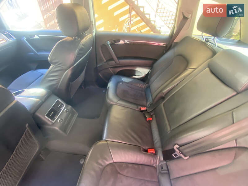 Позашляховик / Кросовер Audi Q7 2015 в Мукачевому