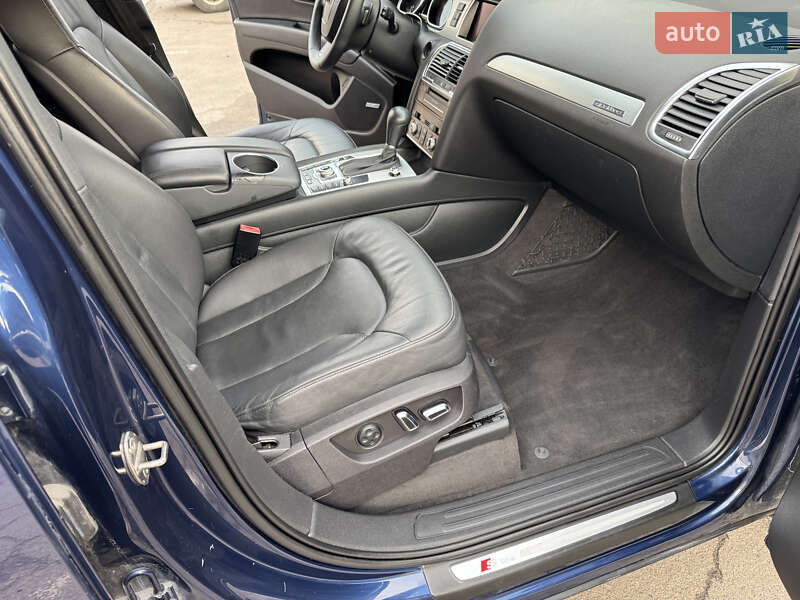 Позашляховик / Кросовер Audi Q7 2010 в Рівному