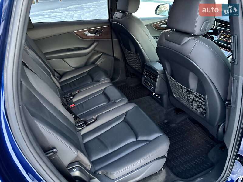 Позашляховик / Кросовер Audi Q7 2020 в Києві
