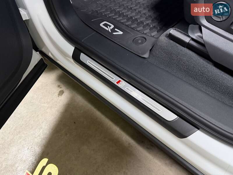 Позашляховик / Кросовер Audi Q7 2025 в Києві