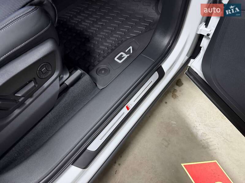 Позашляховик / Кросовер Audi Q7 2025 в Києві