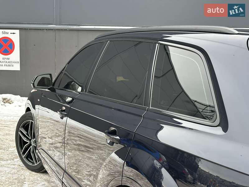 Внедорожник / Кроссовер Audi Q7 2017 в Киеве