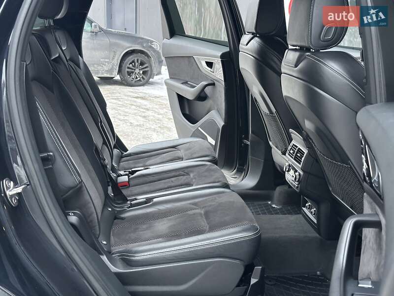 Внедорожник / Кроссовер Audi Q7 2017 в Киеве