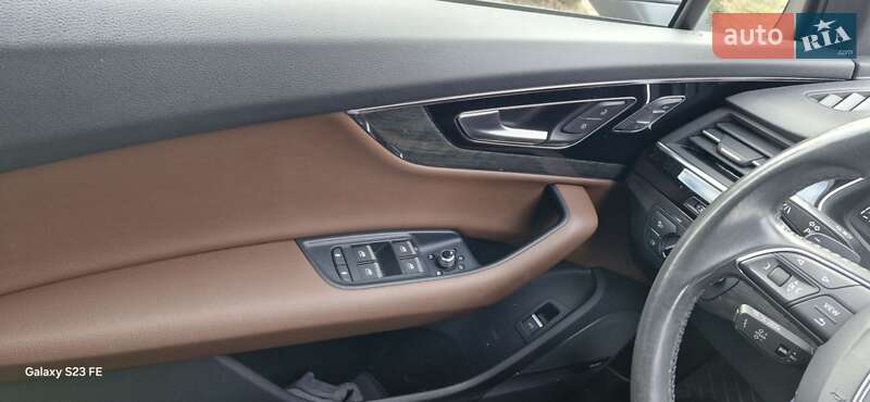 Позашляховик / Кросовер Audi Q7 2017 в Ужгороді