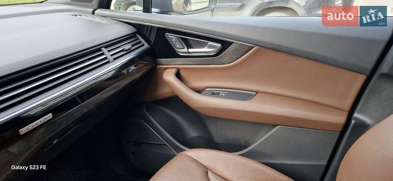 Позашляховик / Кросовер Audi Q7 2017 в Ужгороді