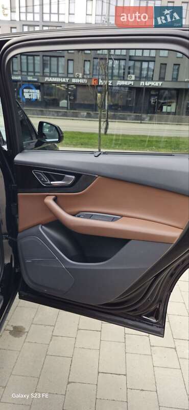 Позашляховик / Кросовер Audi Q7 2017 в Ужгороді