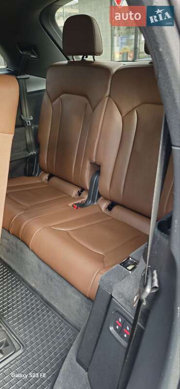 Позашляховик / Кросовер Audi Q7 2017 в Ужгороді